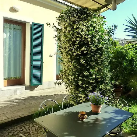 ゲストハウス A Durmi